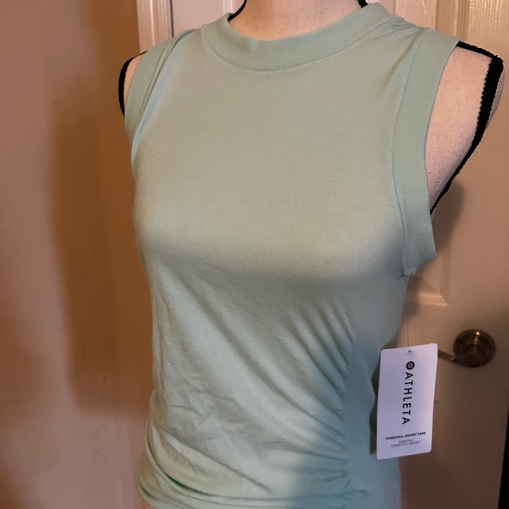 New with Tags Athleta Women's Light Green Muscle Tee